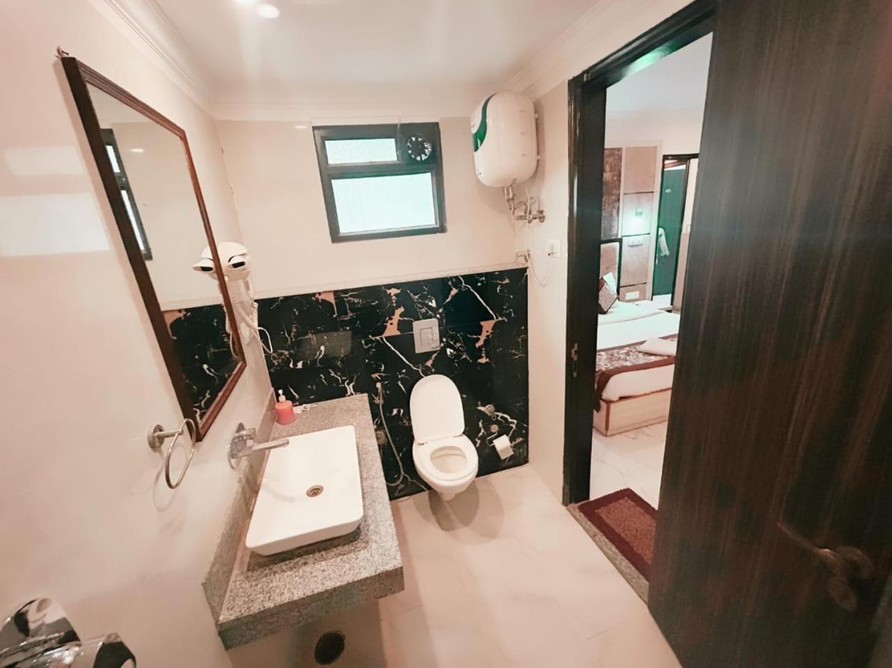 Hotel Almora Inn - Near By Delhi International Airport - With Free Airport Pickup And Drop Nova Deli Exterior foto