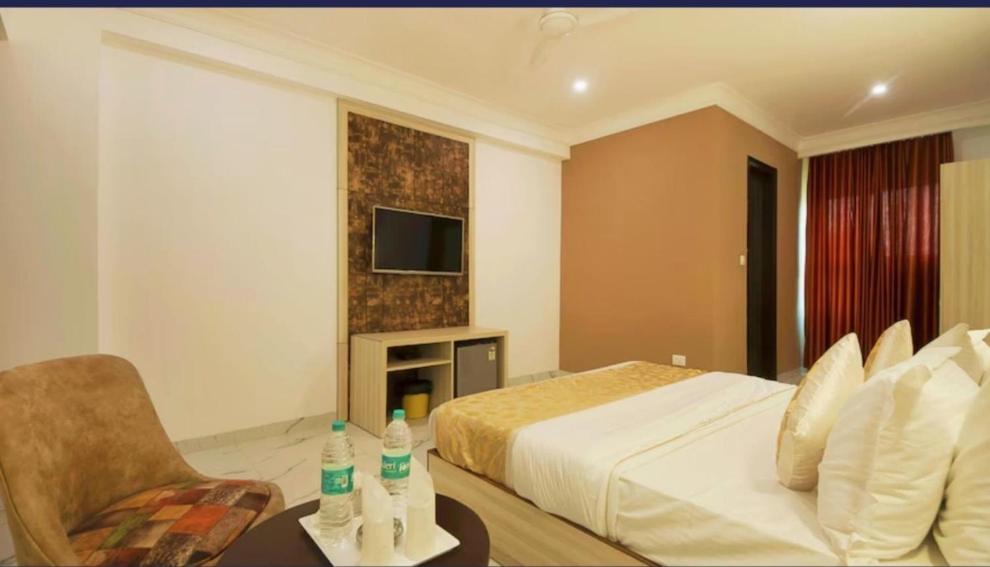 Hotel Almora Inn - Near By Delhi International Airport - With Free Airport Pickup And Drop Nova Deli Exterior foto