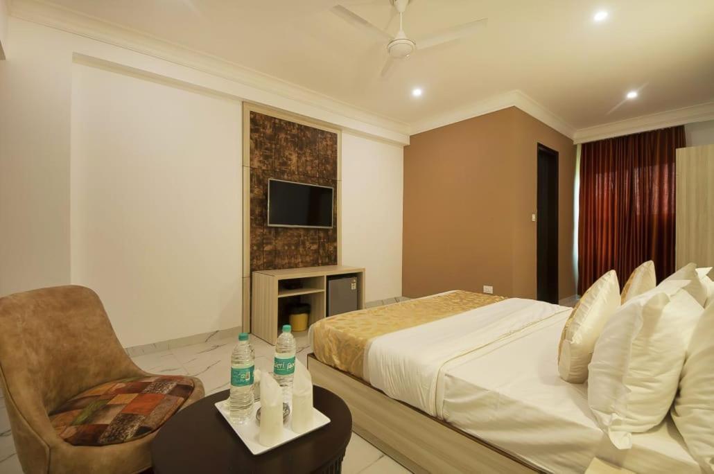 Hotel Almora Inn - Near By Delhi International Airport - With Free Airport Pickup And Drop Nova Deli Exterior foto