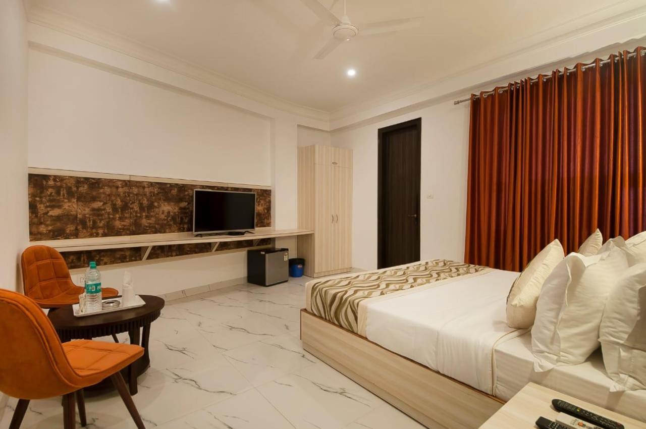 Hotel Almora Inn - Near By Delhi International Airport - With Free Airport Pickup And Drop Nova Deli Exterior foto